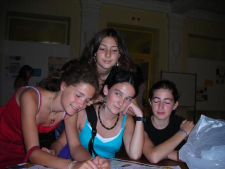 4 Filles Dans Le Vent ... ou PLutot VestiBule !